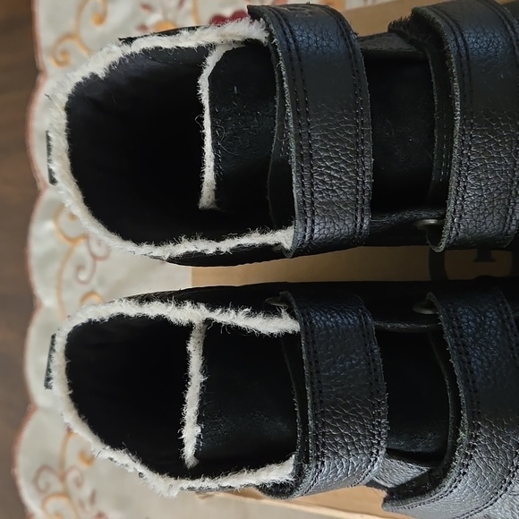 T Rennon II UGG - Picture 3 of 4